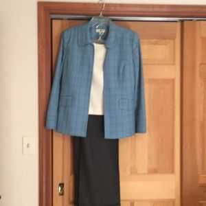 Amanda Smith 3 piece suit size 14